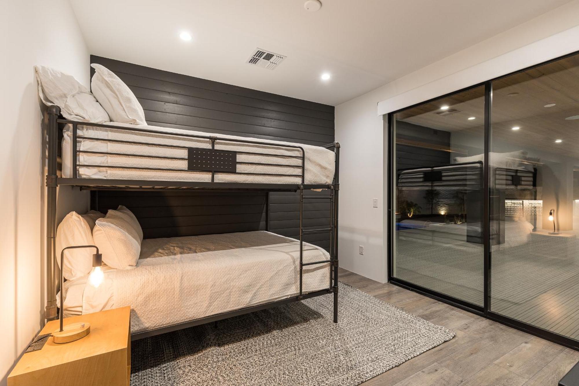 Luxury Micro-Resort, Theater, Sauna, Heated Pool Phoenix Exteriör bild